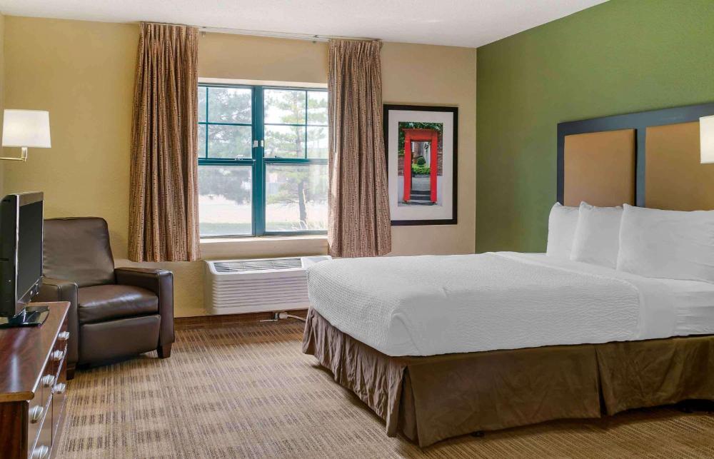 Queen studio with 1 Queen Bed - Disability Access/Non-Smoking interior